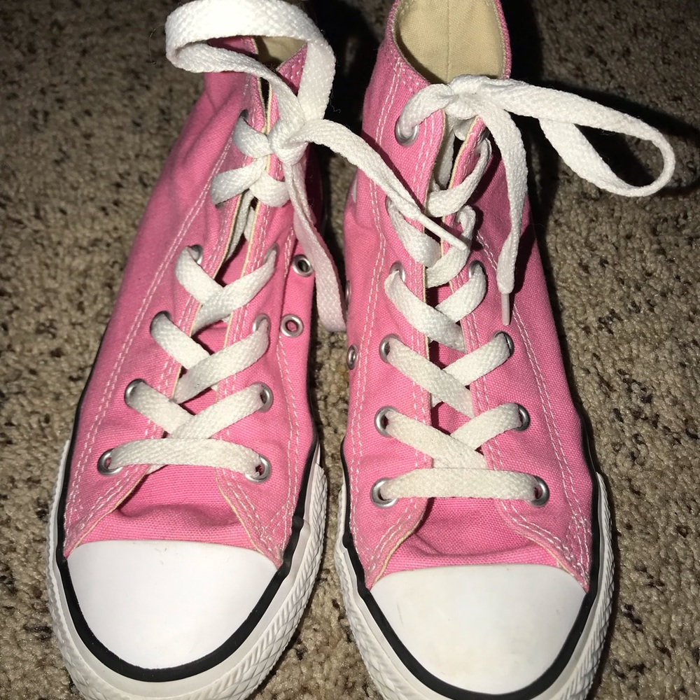 Girls size 1 high top Converse